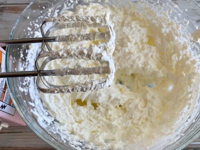 Making stiff peaks with heavy whipping cream and cream cheese Making stiff peaks with heavy whipping cream and cream cheese